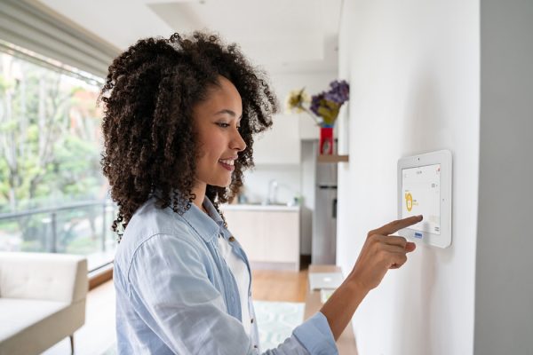 Read more about the article Smart home security systems offer advanced protection and monitoring with cutting-edge technology